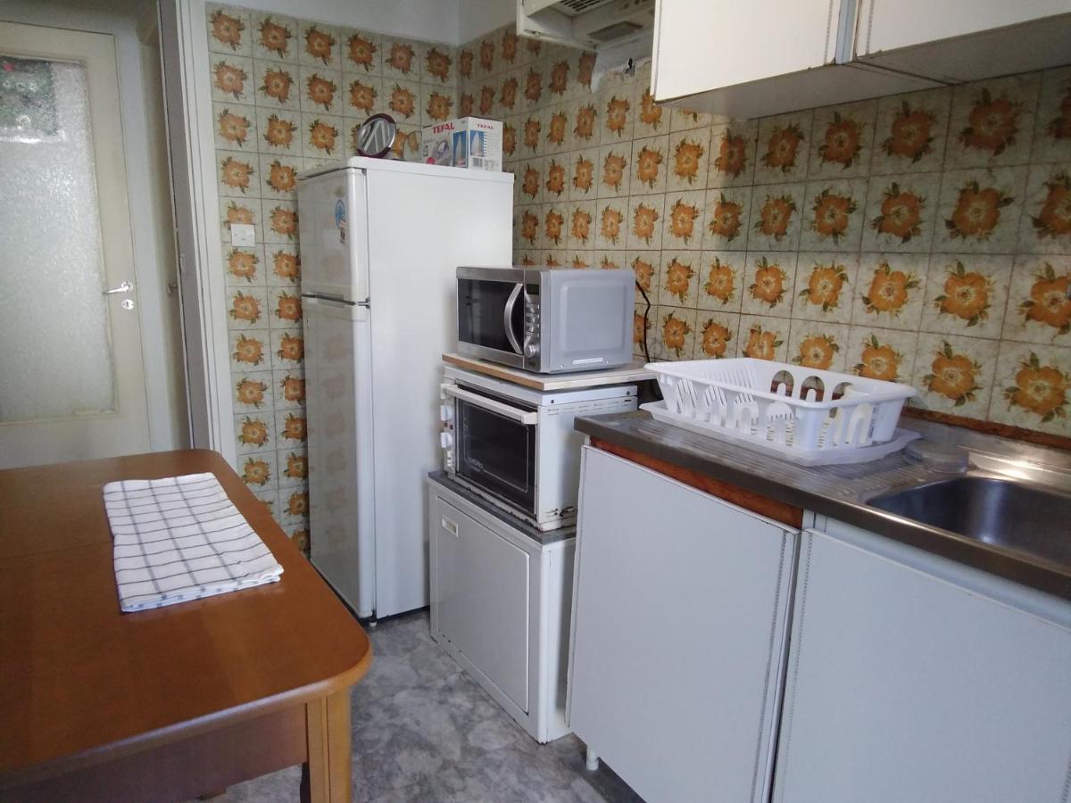 Studio In Athens Luaran gambar