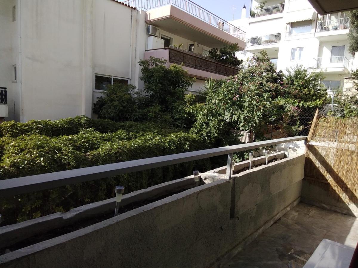 Studio In Athens Luaran gambar