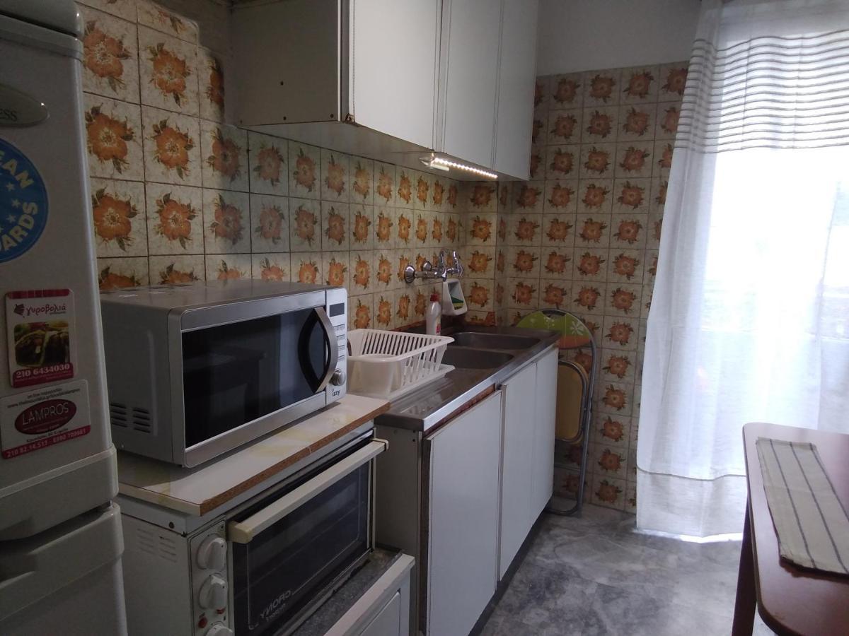 Studio In Athens Luaran gambar