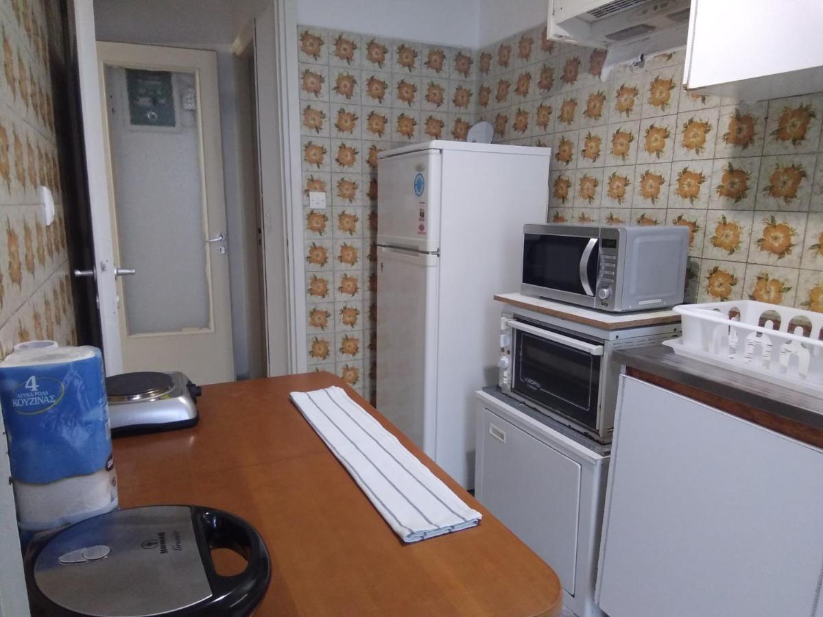 Studio In Athens Luaran gambar