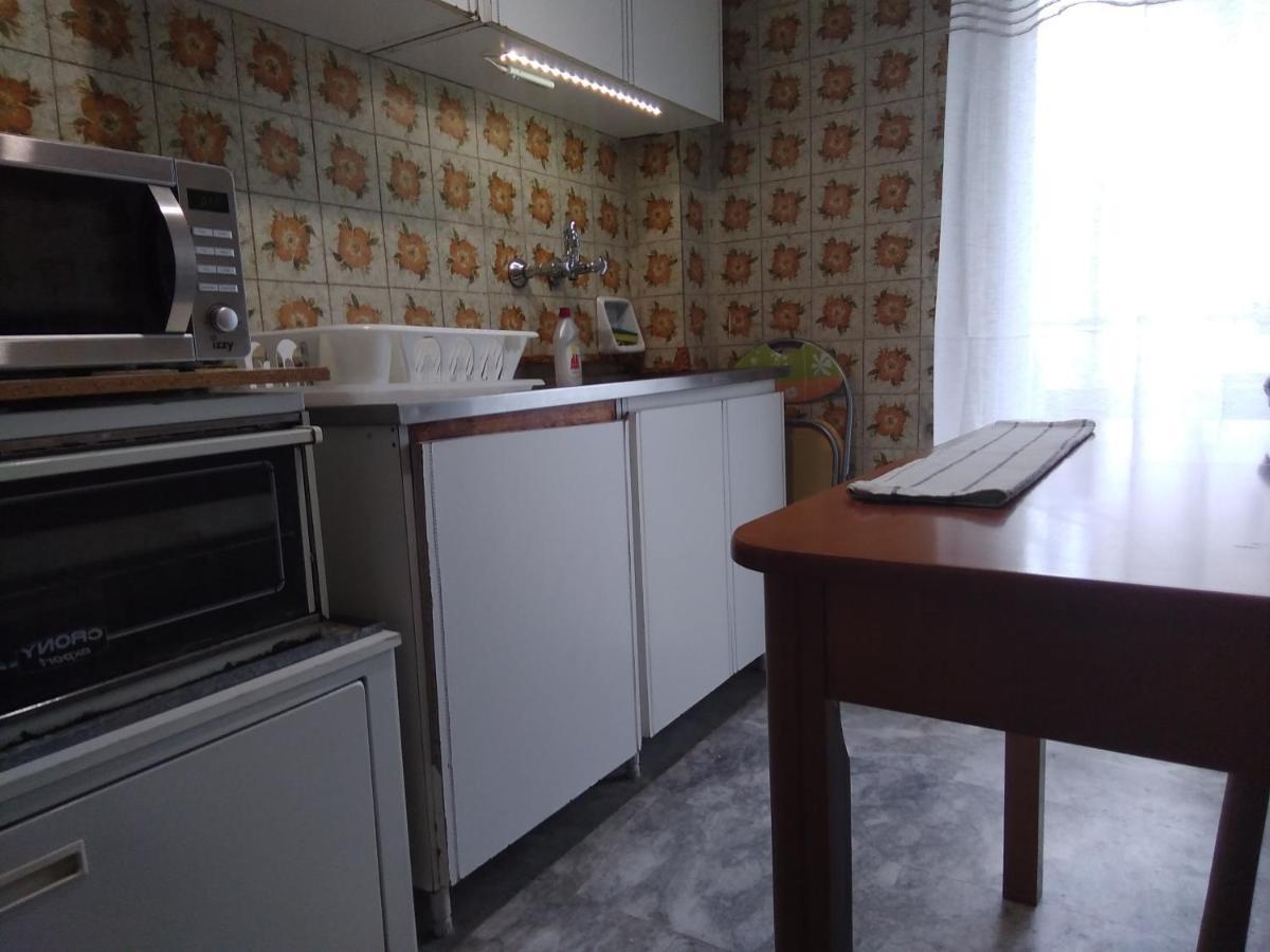 Studio In Athens Luaran gambar