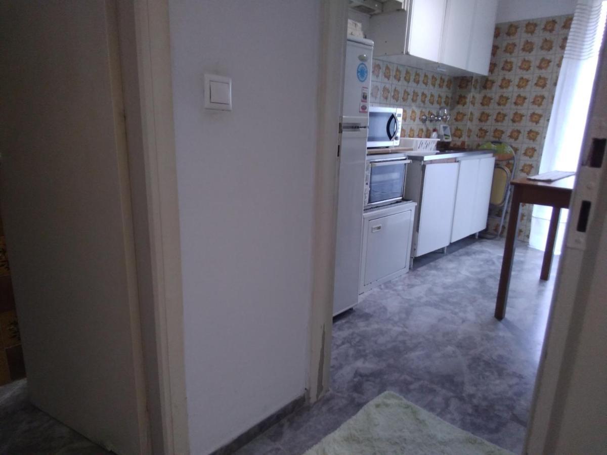 Studio In Athens Luaran gambar
