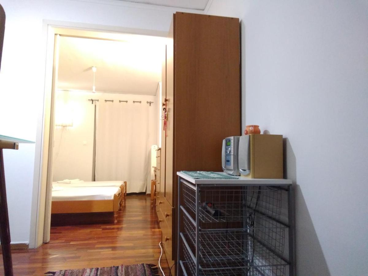 Studio In Athens Luaran gambar
