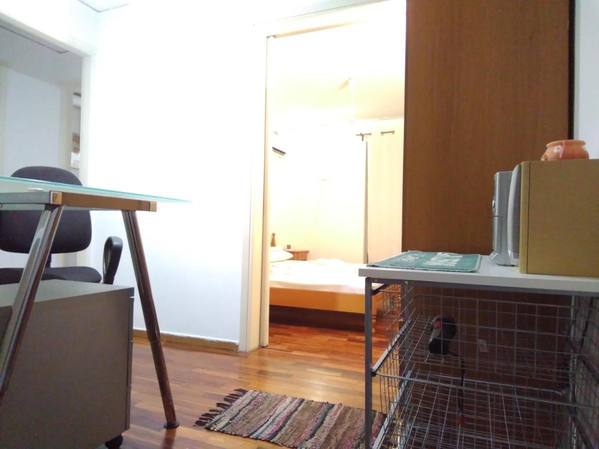 Studio In Athens Luaran gambar