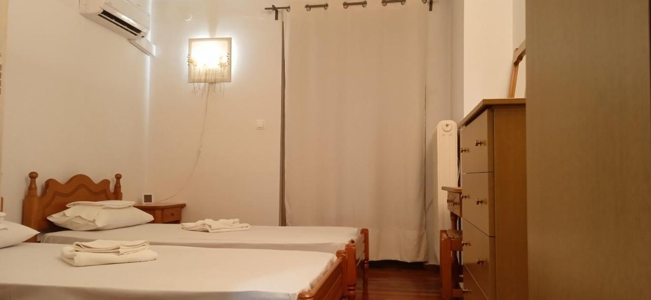Studio In Athens Luaran gambar