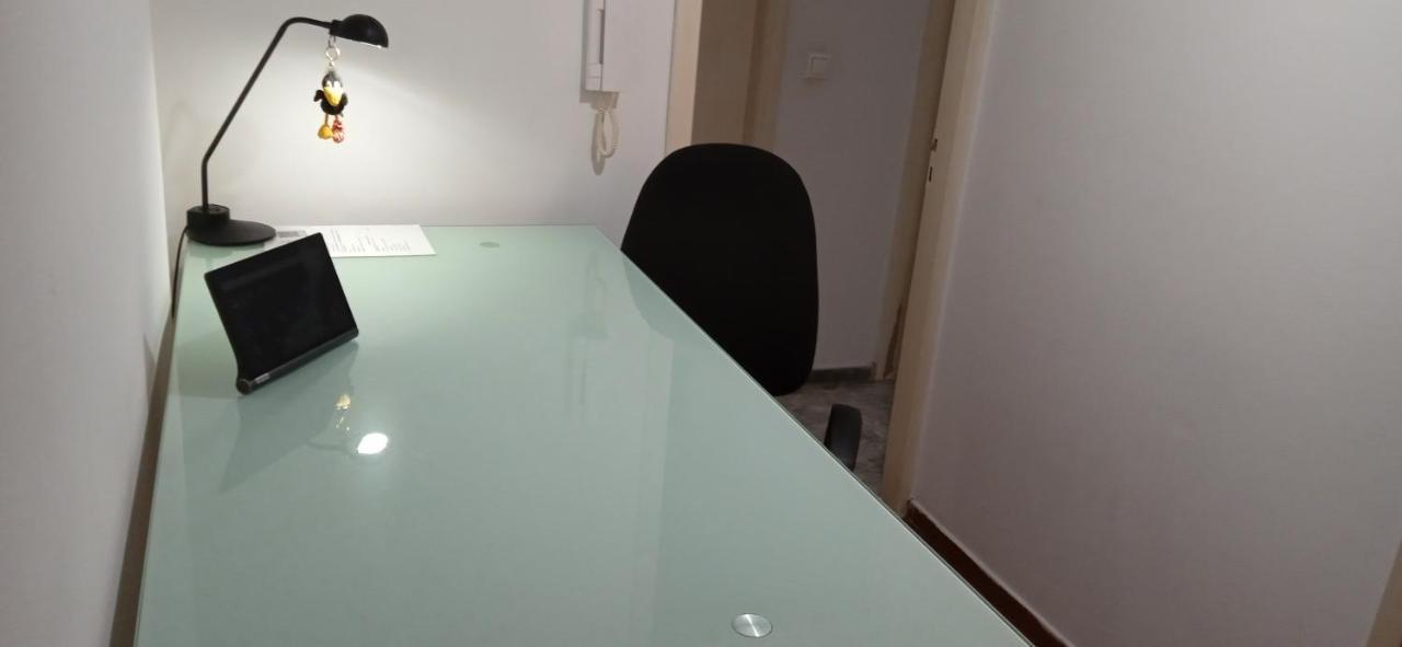 Studio In Athens Luaran gambar