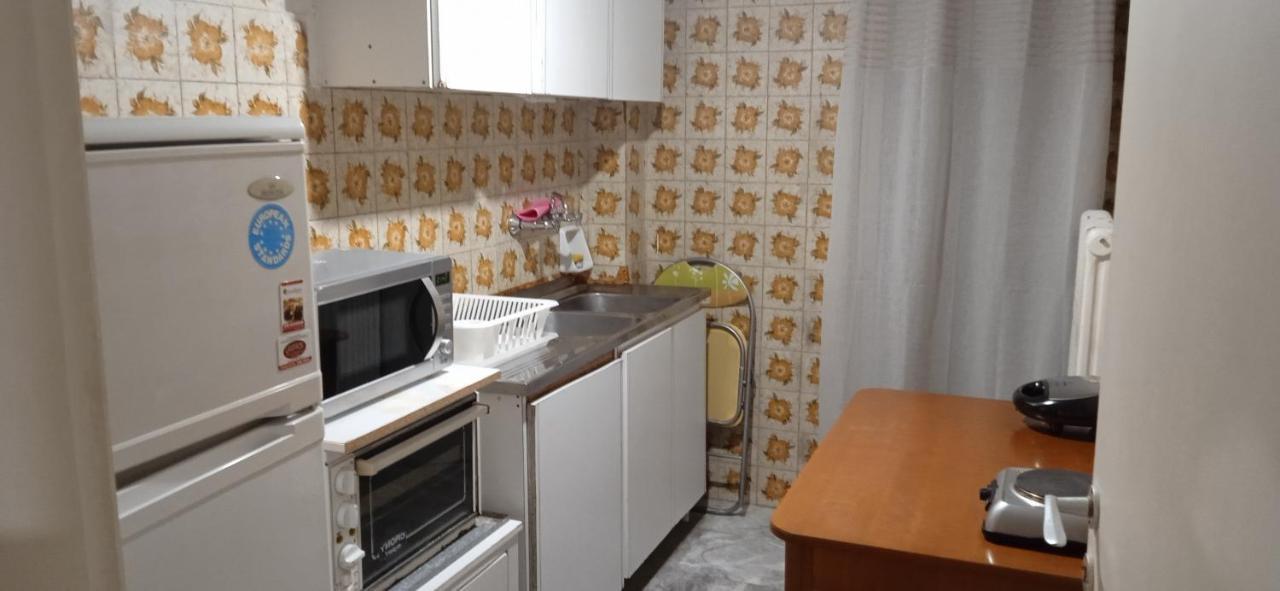Studio In Athens Luaran gambar