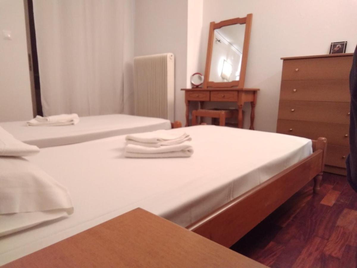 Studio In Athens Luaran gambar
