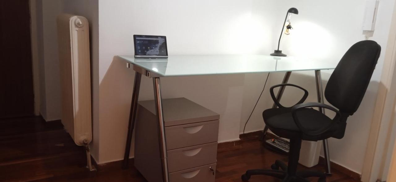 Studio In Athens Luaran gambar