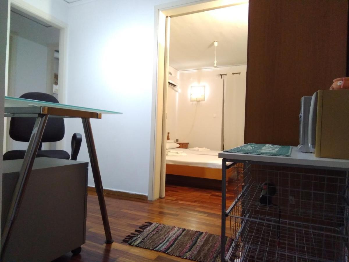 Studio In Athens Luaran gambar